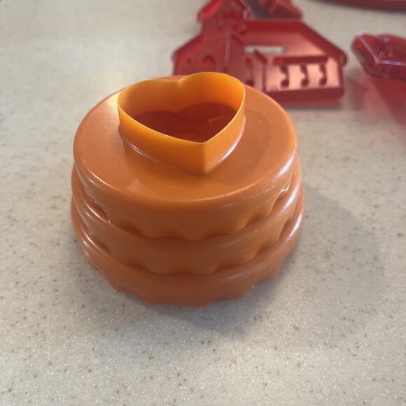 Lot Of 14 Vintage Plastic Cookie Cutters Various Holidays Bakercore Creativecook - Picture 8 of 8